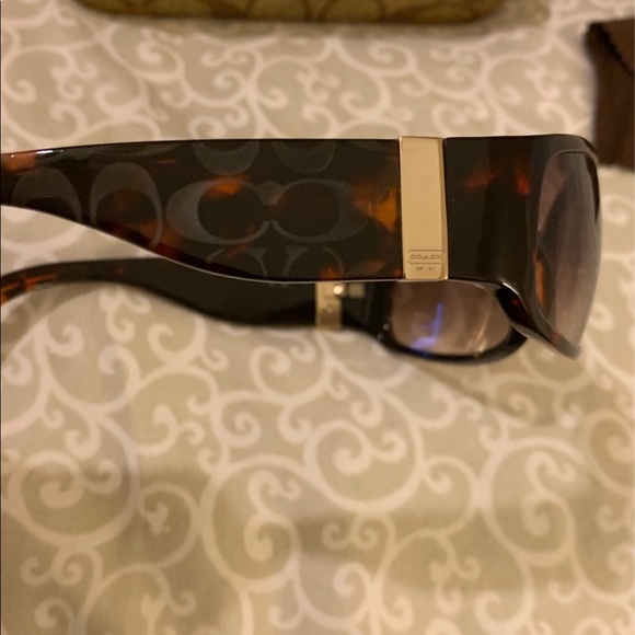Brand New NWT Coach sunglasses 🕶.  With case - Picture 9 of 11